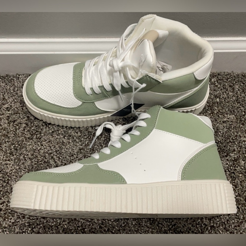 High-Tops - Picture 2 of 3